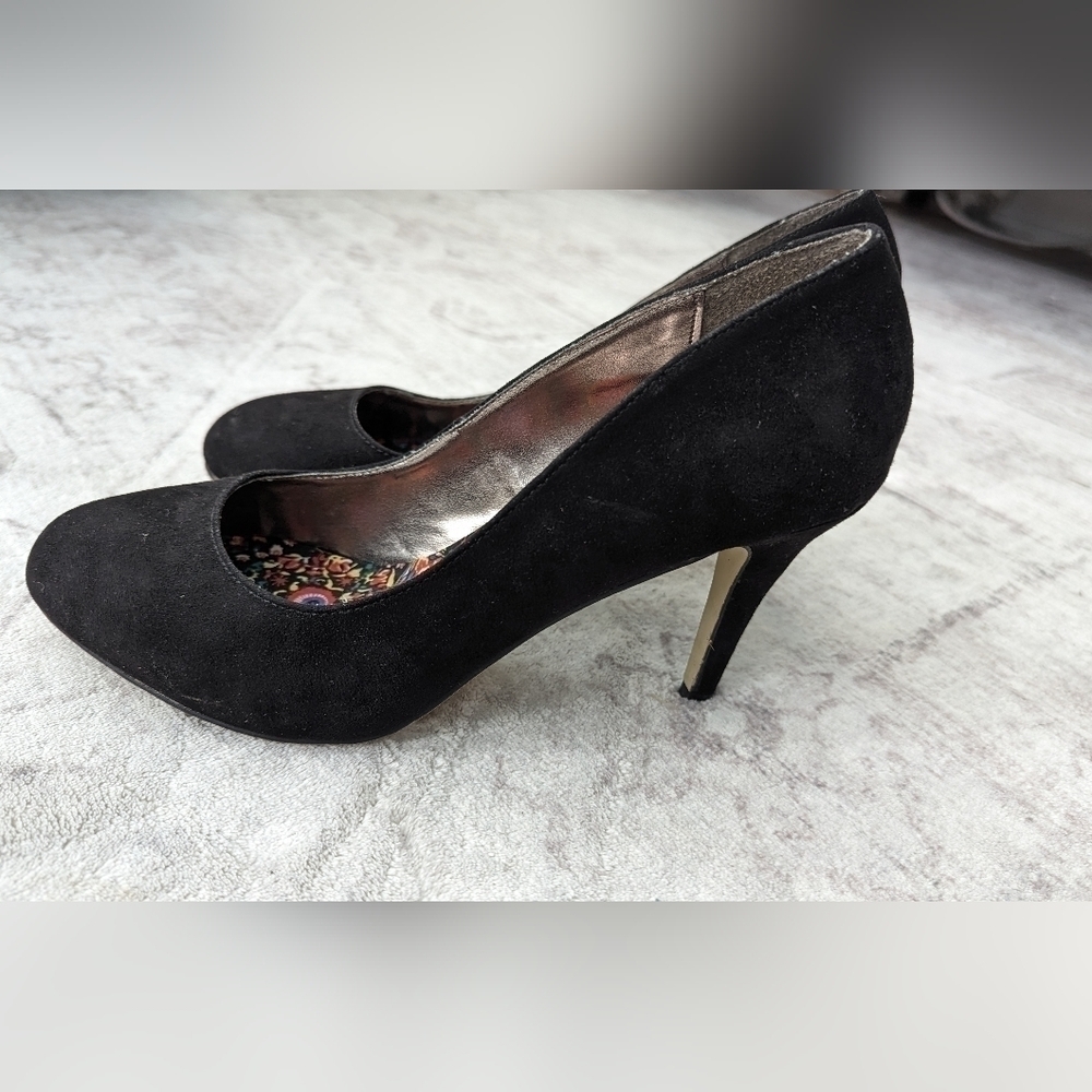 Madden Girl Propose Round Toe Pump Black Suede, 7M